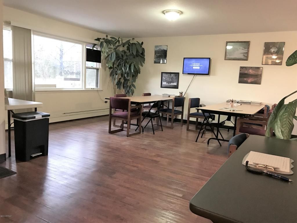 2785 Beaver Loop Rd, Kenai, AK 99611